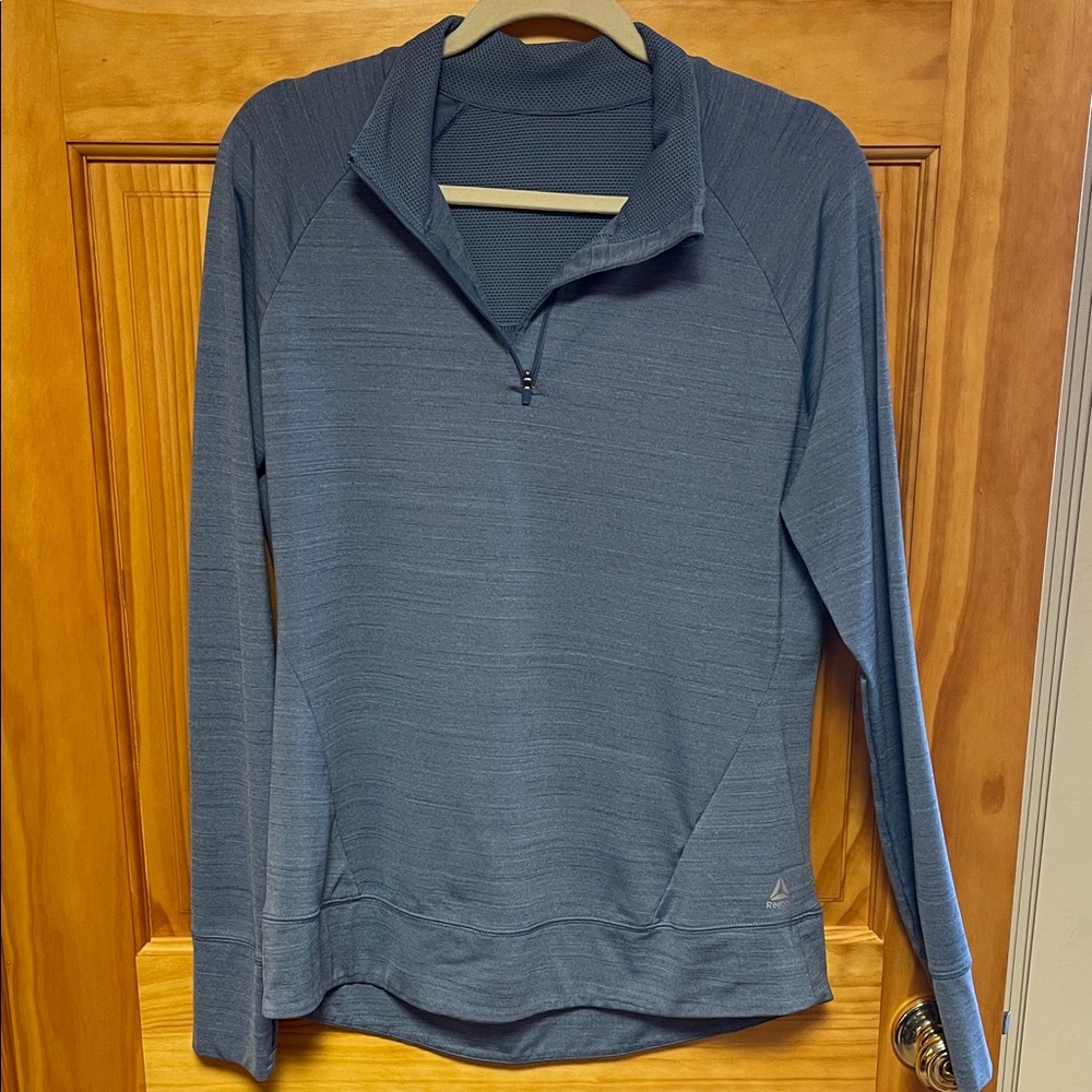 Reebok quarter zip athletic top with thumb holes, light blue, women’s xl